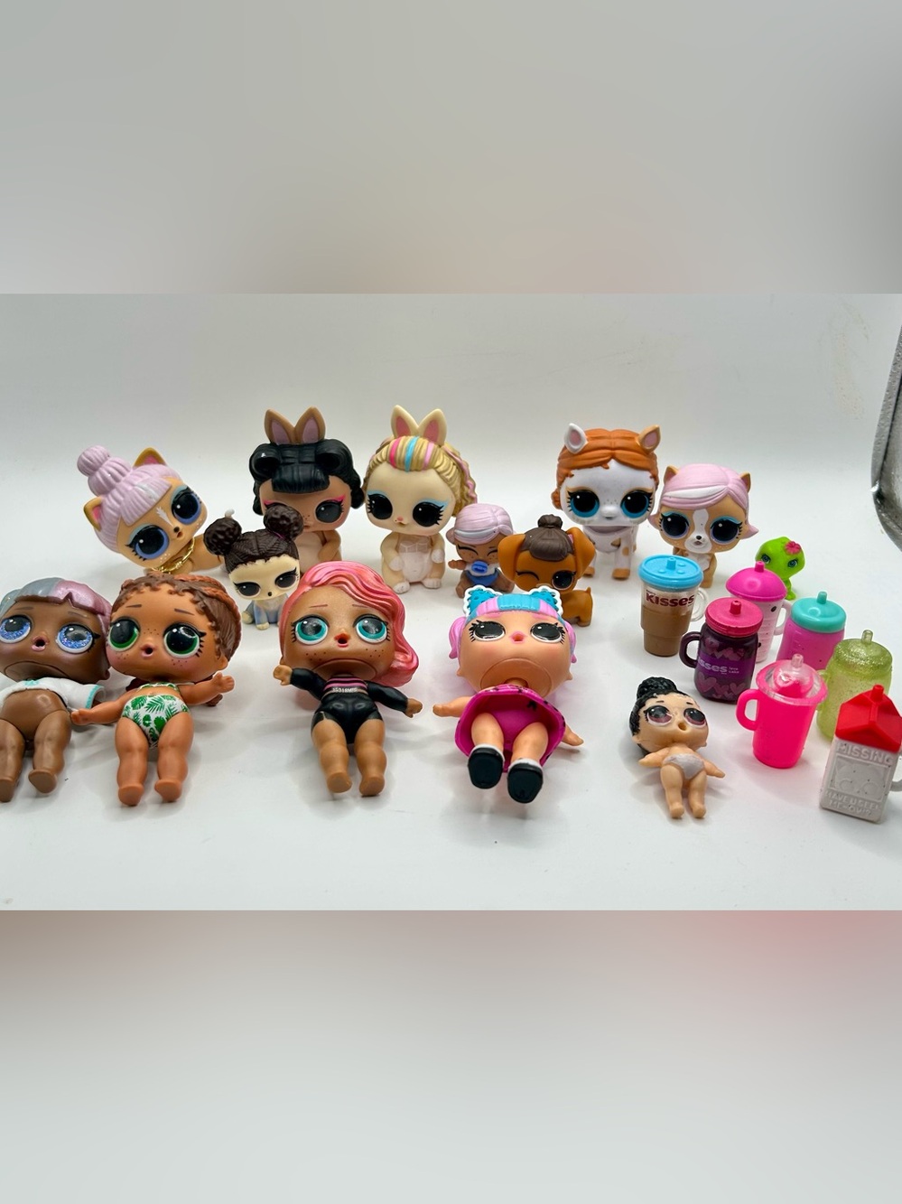 L.O.L. Surprise! Dolls Bundle with pets and accessories